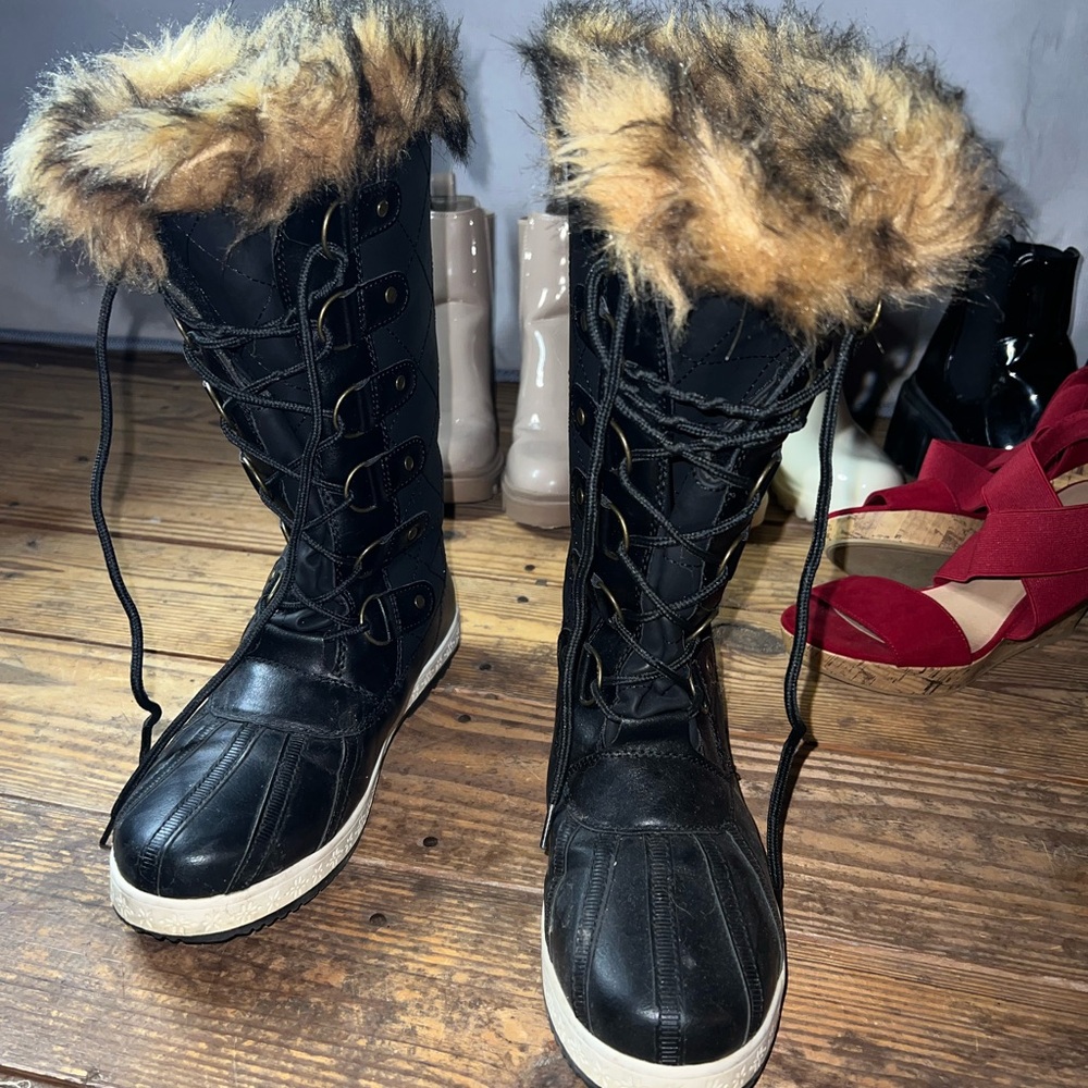 JustFab Black and Tan Fur-Trimmed Winter Boots
